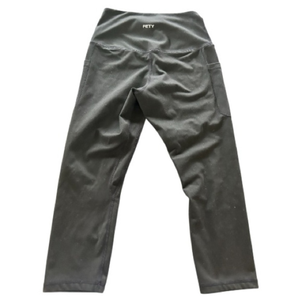 Fety black capri workout leggings side pockets